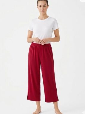 Sutton studio For Bloomingdales. Red Cropped Pull-on Pants. Large. Comfy. Casual